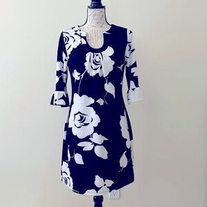 🌻🌻🌻beautiful mini dress black with with roses, size L/P 🌻🌻🌻